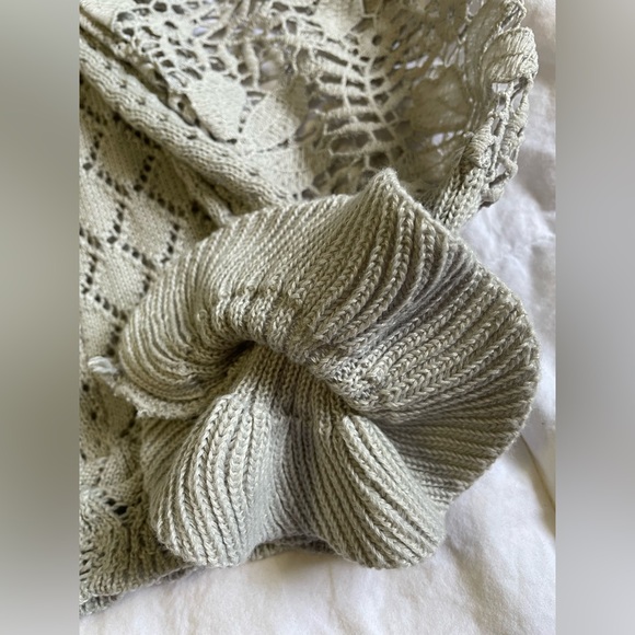 Light Gray Crochet Sleeve Cable Knit Women’s Sweater - Picture 7 of 14